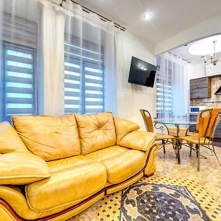 Світло! Vip Apartment In The Druzhby Narodiv Metro Station Kijów Zewnętrze zdjęcie