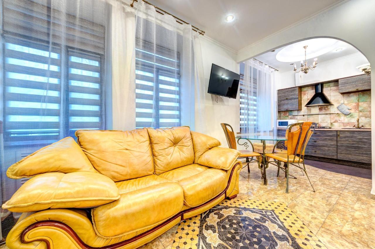 Світло! Vip Apartment In The Druzhby Narodiv Metro Station Kijów Zewnętrze zdjęcie