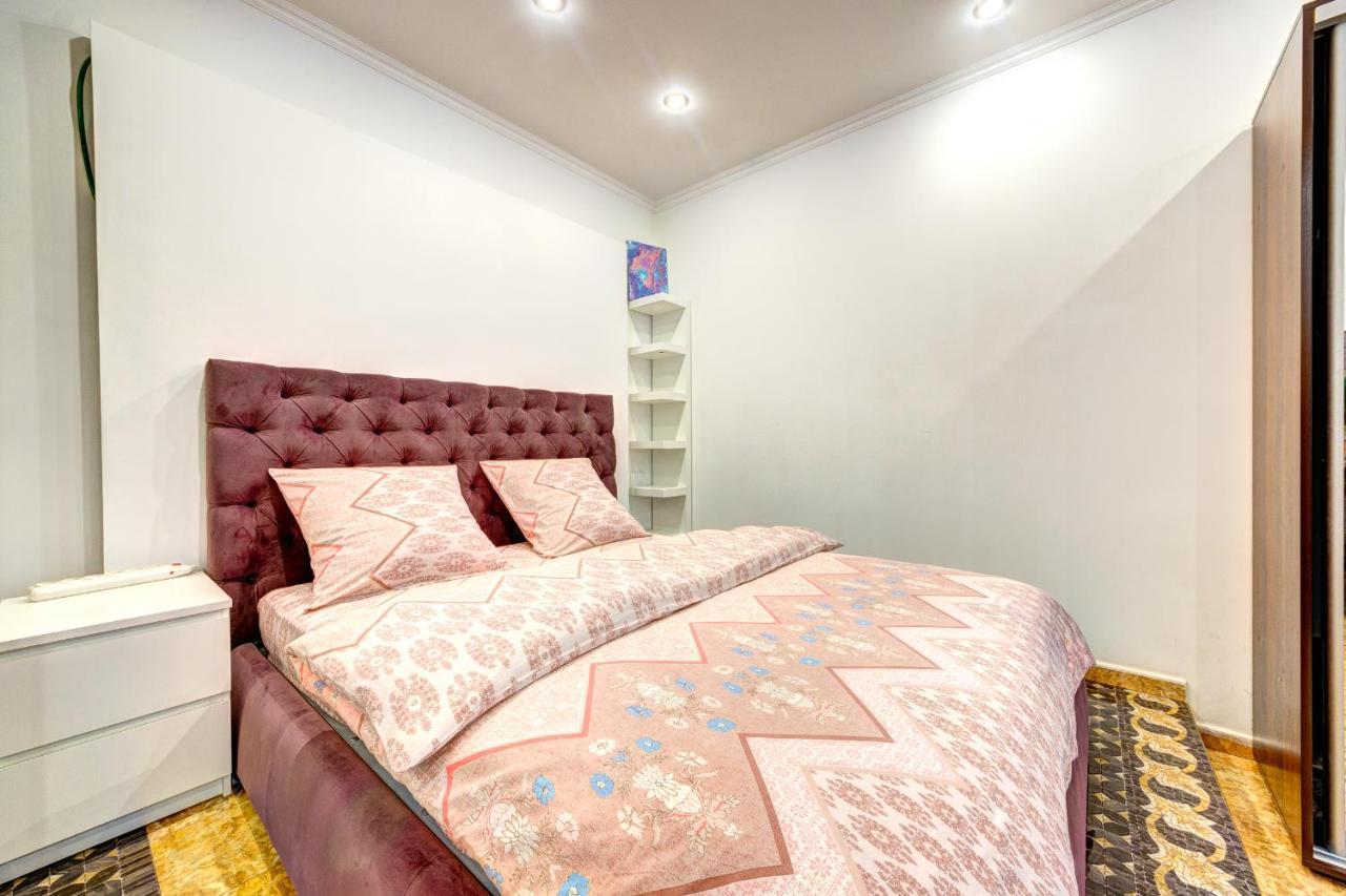 Світло! Vip Apartment In The Druzhby Narodiv Metro Station Kijów Zewnętrze zdjęcie