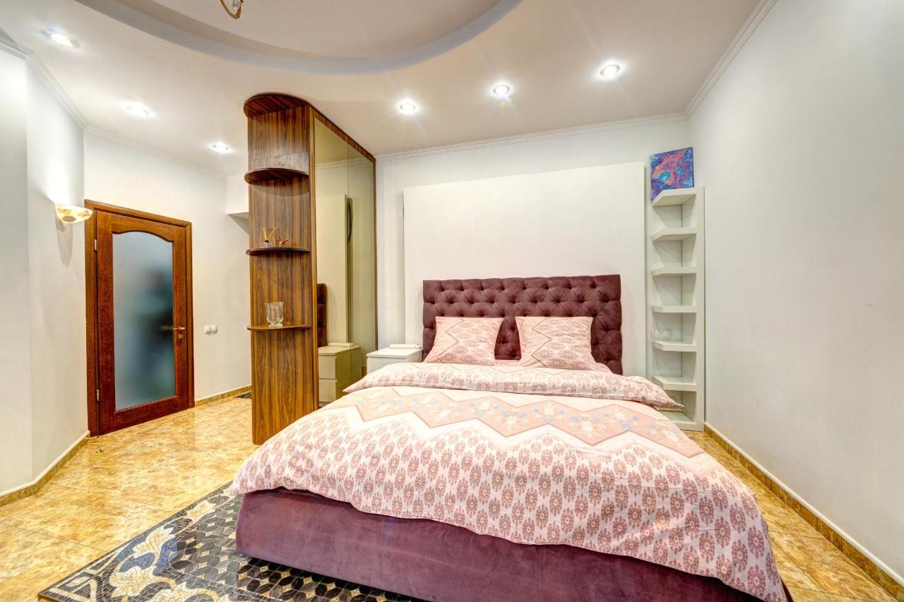 Світло! Vip Apartment In The Druzhby Narodiv Metro Station Kijów Zewnętrze zdjęcie