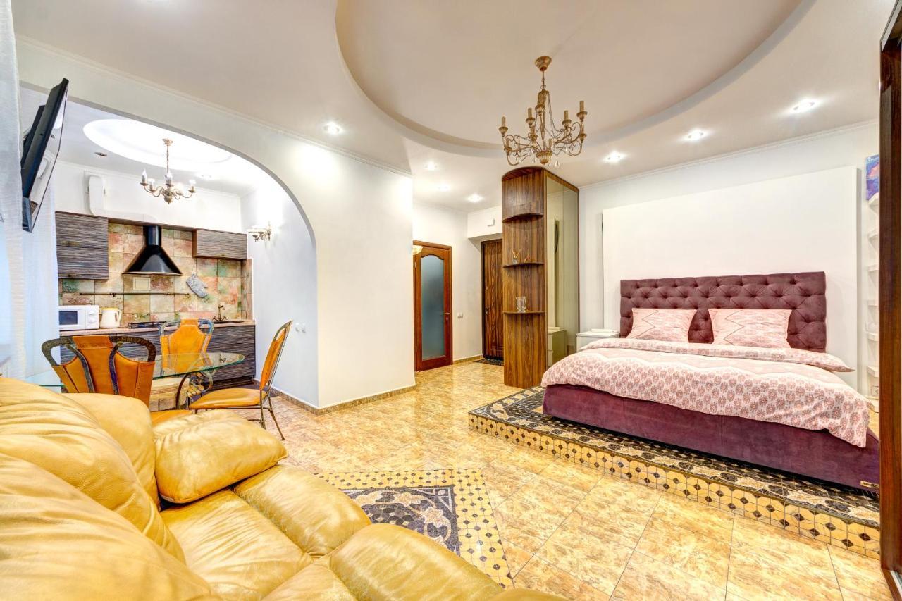 Світло! Vip Apartment In The Druzhby Narodiv Metro Station Kijów Zewnętrze zdjęcie