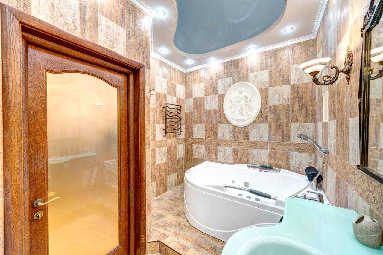 Світло! Vip Apartment In The Druzhby Narodiv Metro Station Kijów Zewnętrze zdjęcie