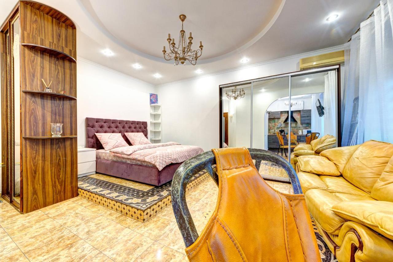 Світло! Vip Apartment In The Druzhby Narodiv Metro Station Kijów Zewnętrze zdjęcie